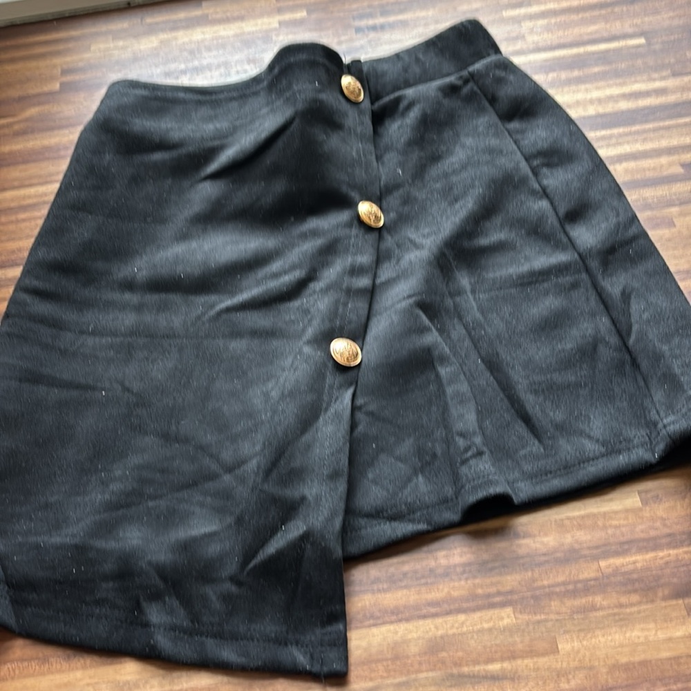 Elegant Black Skirt with Gold Buttons - Picture 3 of 4
